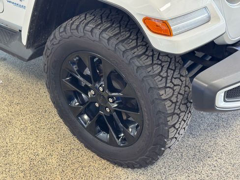 Used 2021 Jeep Wrangler Unlimited Sahara w/ Cold Weather Group AWD/4WD image 4