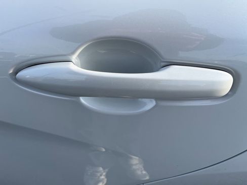 Used 2019 Toyota Avalon XSE image 18