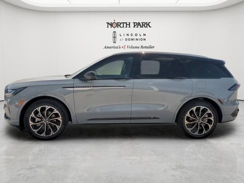 New 2026 Lincoln Nautilus Reserve AWD/4WD image 2