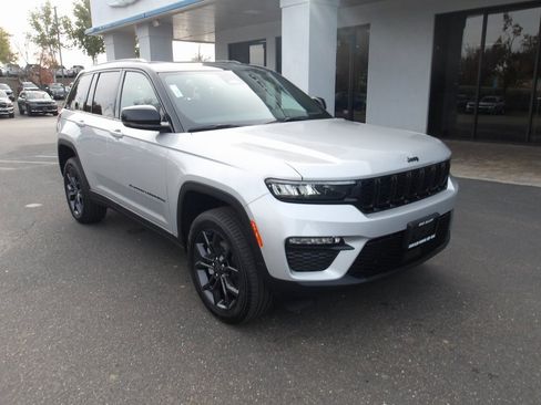New 2025 Jeep Grand Cherokee Limited image 2