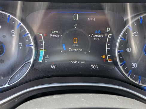 Used 2023 Chrysler Pacifica Touring-L FWD image 31