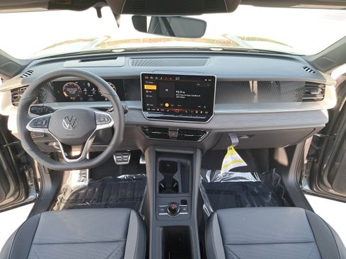 New 2026 Volkswagen Tiguan SE R-Line image 9