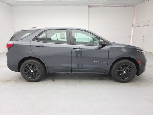 Used 2022 Chevrolet Equinox LS AWD/4WD image 13