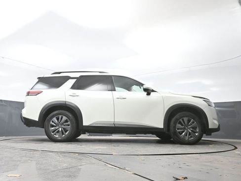Used 2024 Nissan Pathfinder SV image 50