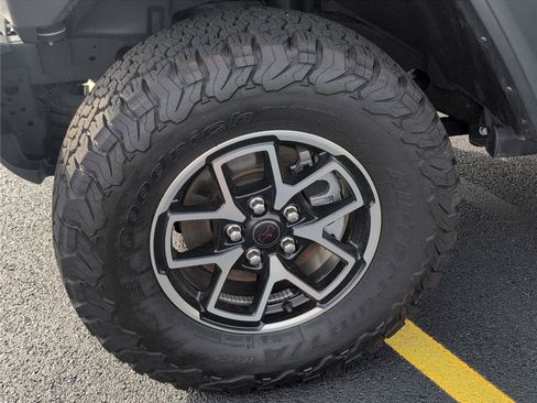 Used 2025 Jeep Wrangler Unlimited Rubicon AWD/4WD image 11