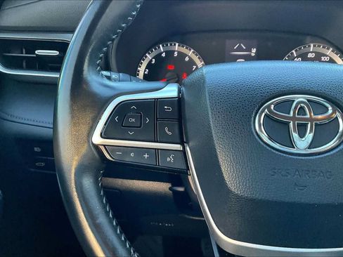 Used 2022 Toyota Highlander LE FWD image 23