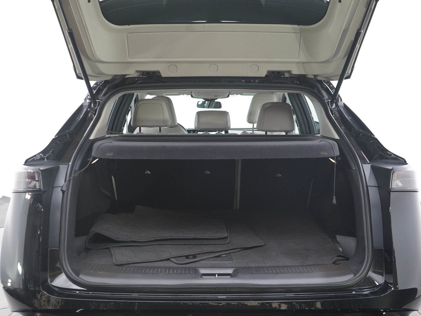 Used 2023 Nissan Ariya AWD image 17