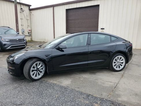 Used 2021 Tesla Model 3 Standard Range Plus image 1