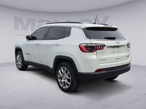 Used 2024 Jeep Compass Latitude AWD/4WD image 3