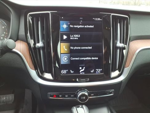 Used 2021 Volvo S60 T5 Momentum w/ Climate Package image 21