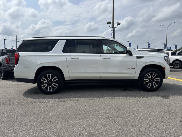Used 2021 GMC Yukon XL AT4 w/ AT4 Premium Plus Package AWD/4WD image 4