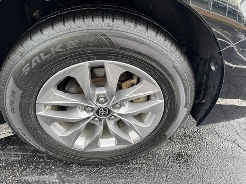 Used 2025 Toyota Sienna LE FWD image 7