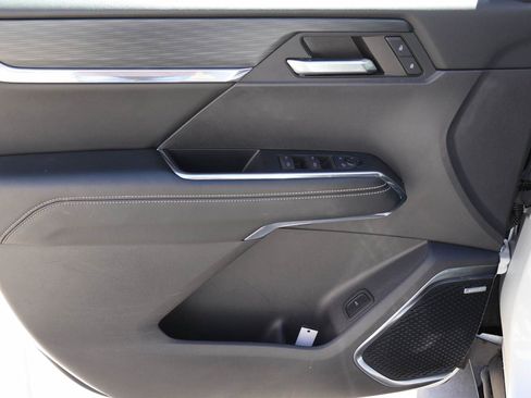 Used 2024 GMC Acadia Elevation FWD image 7