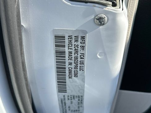 Used 2023 Chrysler Pacifica Touring-L FWD image 35