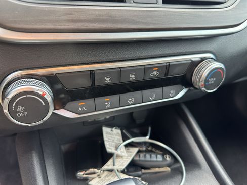 Used 2025 Nissan Altima 2.5 SV FWD image 24