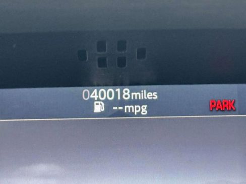 Used 2020 Land Rover Defender 110 SE image 22