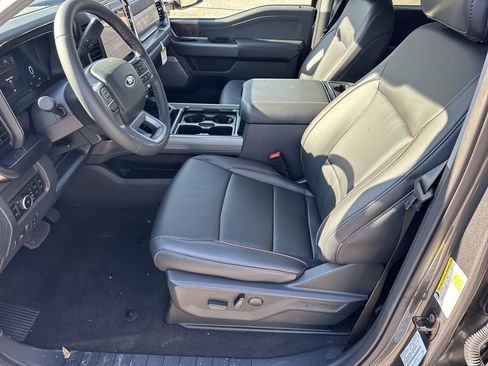 New 2026 Ford F250 Lariat w/ Black Appearance Package image 9