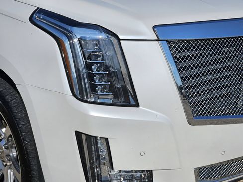 Used 2016 Cadillac Escalade Premium AWD/4WD image 10