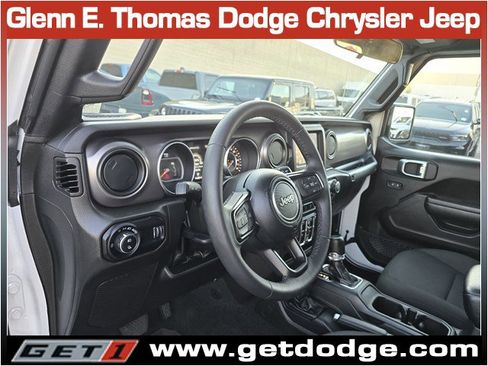 Certified 2023 Jeep Gladiator Willys image 13