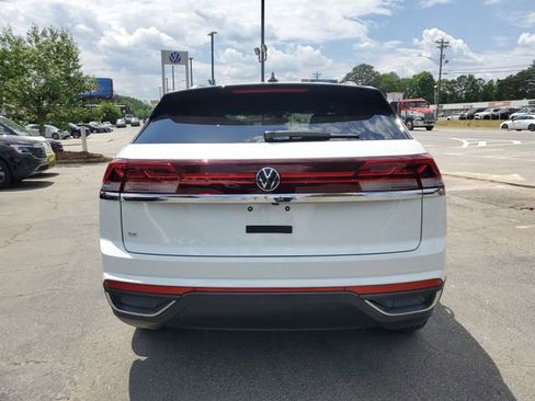 Certified 2025 Volkswagen Atlas Cross Sport SE FWD image 5