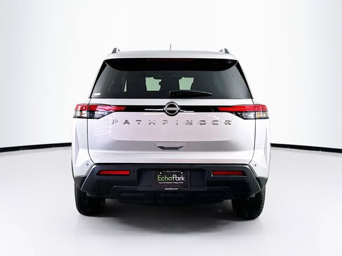 Used 2025 Nissan Pathfinder SV image 7
