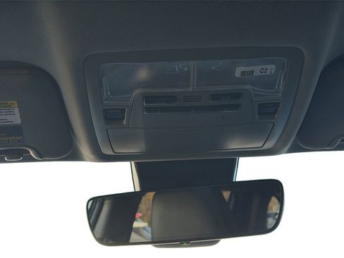 Used 2019 Toyota Highlander XLE image 18