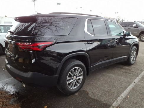 Used 2023 Chevrolet Traverse LT image 3