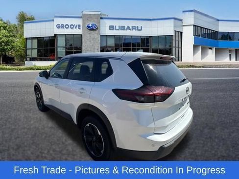 Used 2024 Nissan Rogue SV AWD/4WD image 3