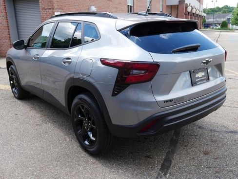 New 2026 Chevrolet Trax LT w/ Sunroof Package FWD image 5