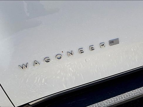 Used 2024 Jeep Wagoneer Series II w/ Flexible Seating Group image 32