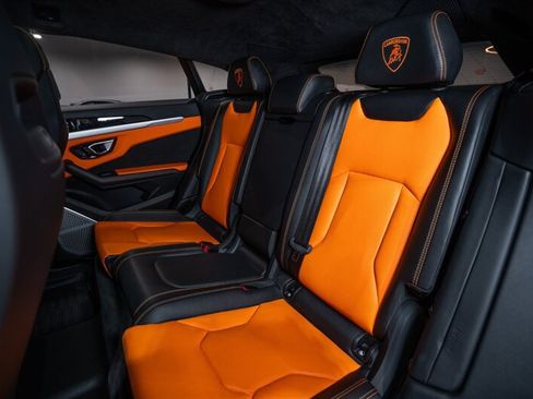 Used 2021 Lamborghini Urus AWD/4WD image 29