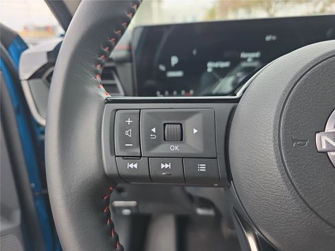 Used 2025 Nissan Kicks SR image 23