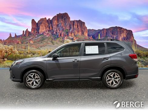 Used 2022 Subaru Forester Premium AWD/4WD image 3