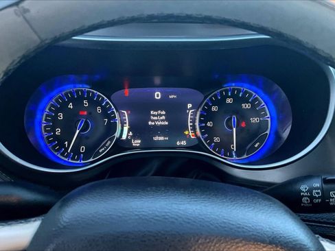 Used 2018 Chrysler Pacifica Limited w/ Tire & Wheel Group image 13