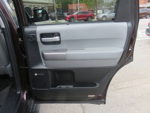 Used 2015 Toyota Sequoia Limited AWD/4WD image 34