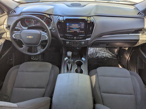 Used 2023 Chevrolet Traverse LT image 12