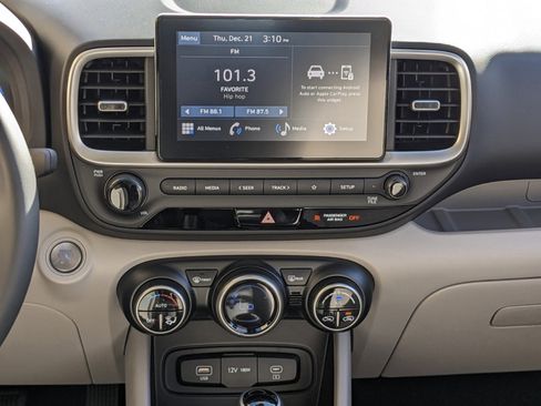 New 2025 Hyundai Venue SEL FWD image 21