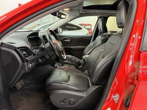 Used 2021 Jeep Cherokee Latitude Lux w/ Sun & Sound Group AWD/4WD image 11