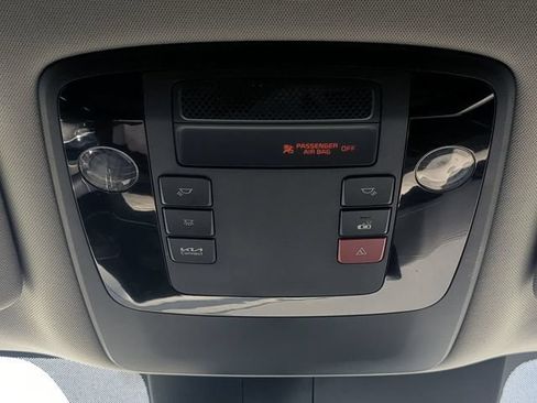 Used 2024 Kia Carnival EX FWD image 23