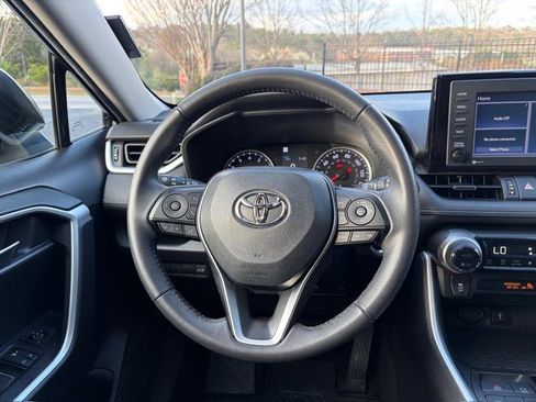 Used 2022 Toyota RAV4 XLE Premium image 18