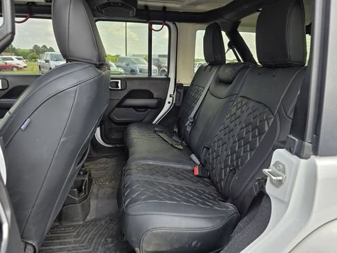 Used 2020 Jeep Wrangler Unlimited Sahara AWD/4WD image 17