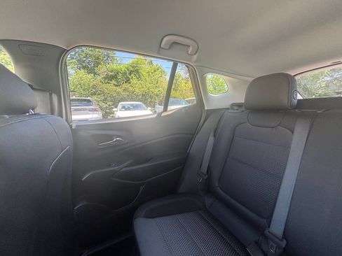 Used 2025 Chevrolet Trax LT FWD image 36