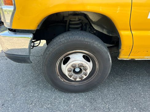 Used 2013 Ford E-450 and Econoline 450 Super Duty w/ Shuttle Bus Prep Pkg RWD image 9