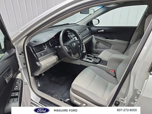 Used 2014 Toyota Camry LE FWD image 31