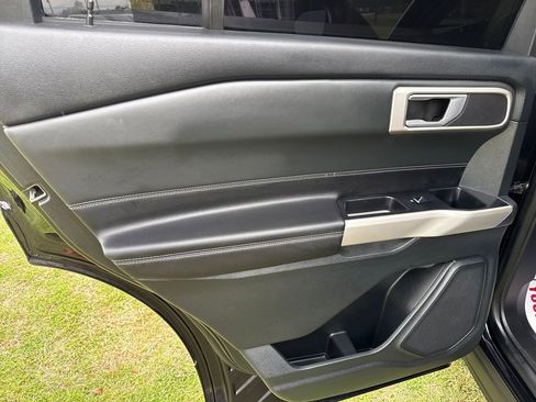 Used 2024 Ford Explorer XLT image 38