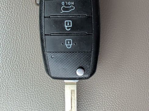 Used 2019 Kia Sorento LX w/ LX Convenience Package image 18