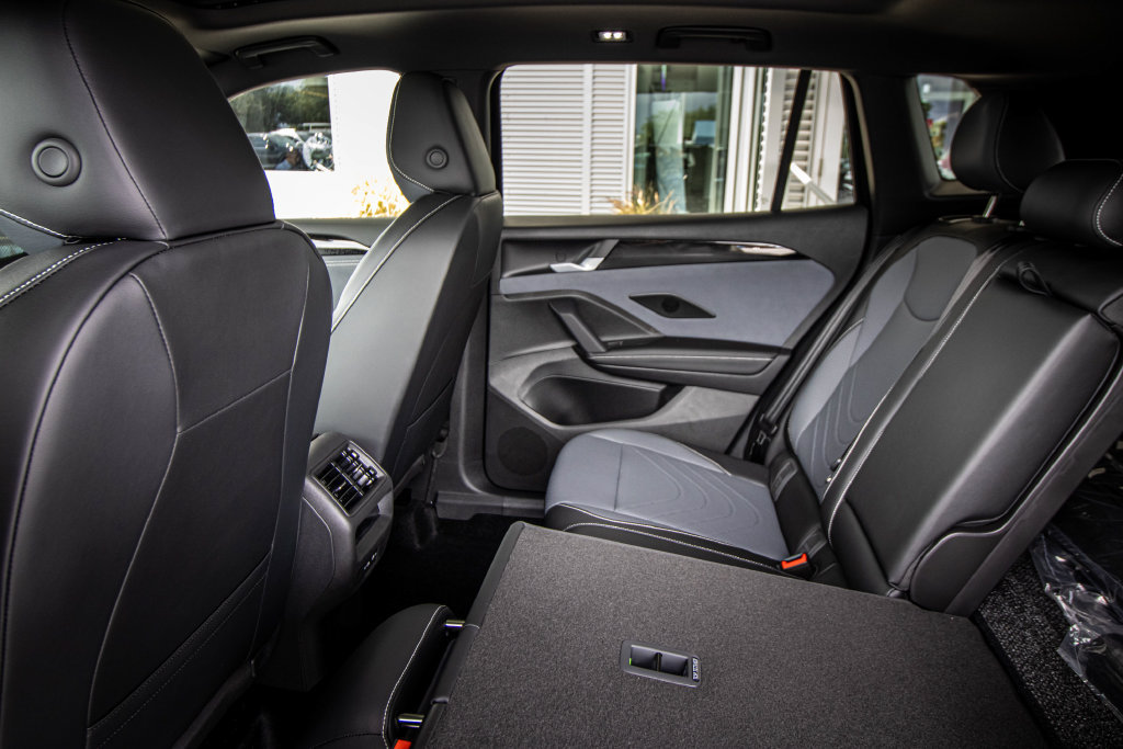 New 2026 Volkswagen Tiguan SE R-Line FWD image 27