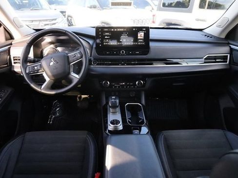 Used 2025 Mitsubishi Outlander SEL AWD/4WD image 26