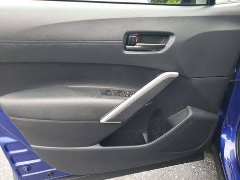 Used 2025 Toyota Corolla Cross LE FWD image 9