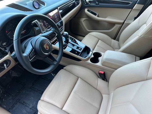 Used 2025 Porsche Macan image 4